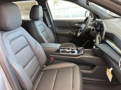 New 2026 Chevrolet Equinox LT w/ Convenience Package II AWD/4WD image 21