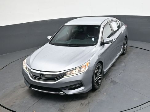 Used 2017 Honda Accord Sport image 31