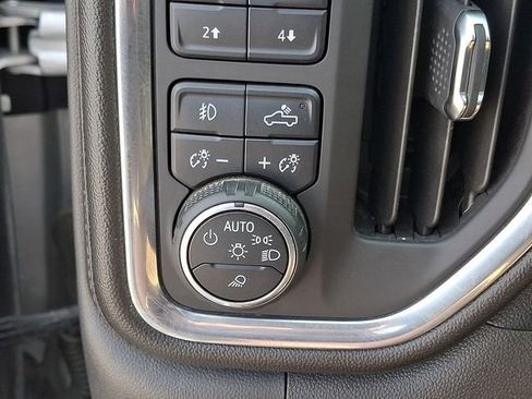 Used 2020 Chevrolet Silverado 1500 LTZ image 25