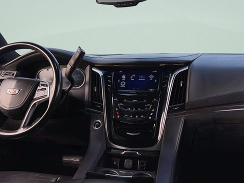Used 2016 Cadillac Escalade Platinum image 32