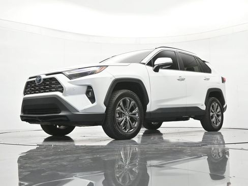Used 2024 Toyota RAV4 Limited AWD/4WD image 37