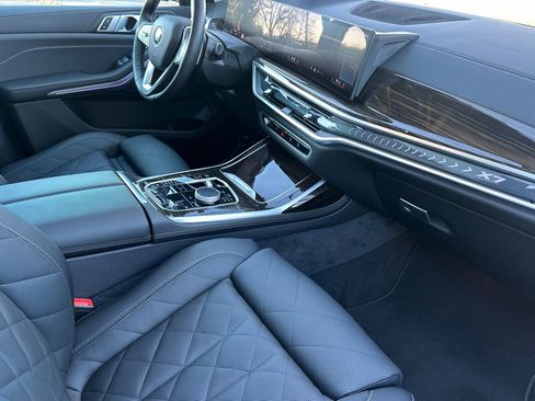 Used 2025 BMW X7 xDrive40i w/ Parking Assistance Package image 20
