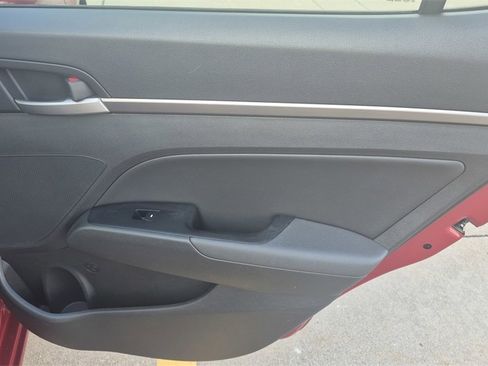 Used 2017 Hyundai Elantra Limited image 11