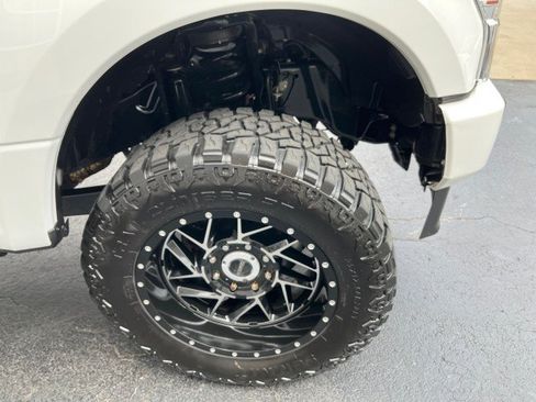 Used 2022 Ford F250 Platinum w/ FX4 Off-Road Package AWD/4WD image 5
