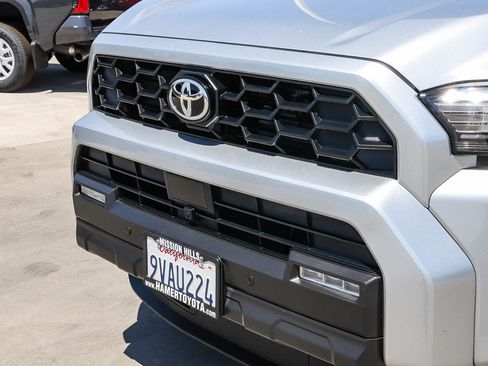 Certified 2025 Toyota 4Runner TRD Off-Road AWD/4WD image 11