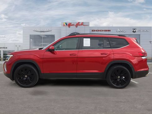 Used 2024 Volkswagen Atlas SE FWD image 2