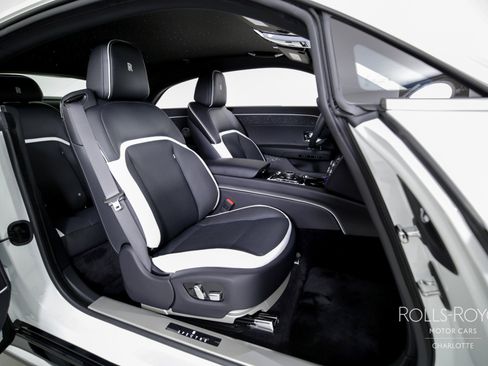 Used 2024 Rolls-Royce Spectre w/ Spectre Launch Package image 24