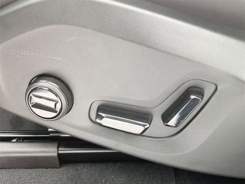 New 2026 Volvo XC90 B5 Plus w/ Protection Package Premier image 16