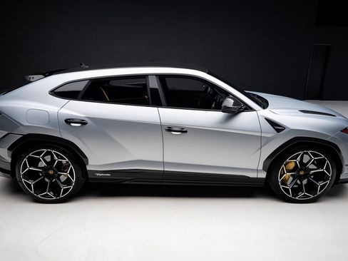 Used 2024 Lamborghini Urus Performante AWD/4WD image 38