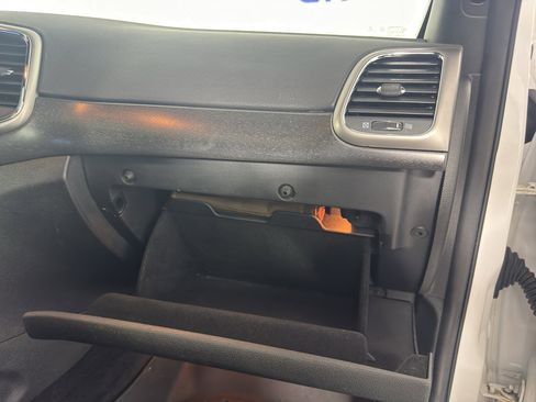 Used 2018 Jeep Grand Cherokee Altitude image 42