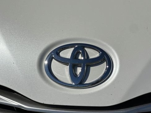 Used 2017 Toyota Sienna Limited Premium FWD image 16