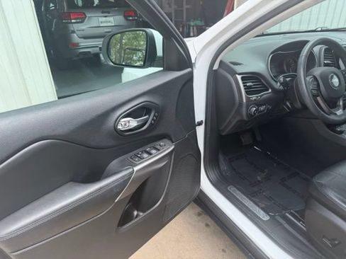 Used 2021 Jeep Cherokee Limited AWD/4WD image 16