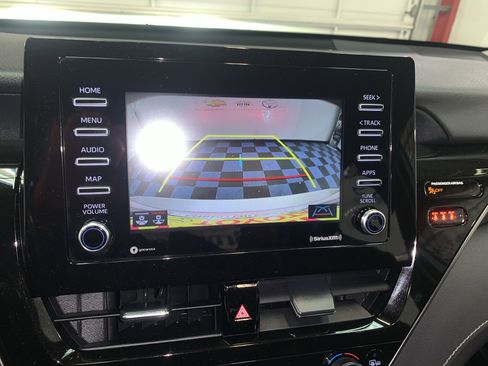 Used 2024 Toyota Camry SE image 19