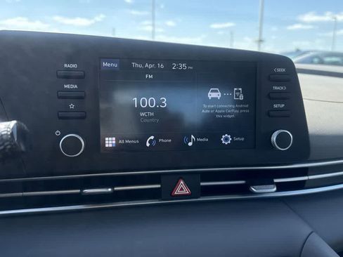 Used 2025 Hyundai Elantra SE FWD image 17