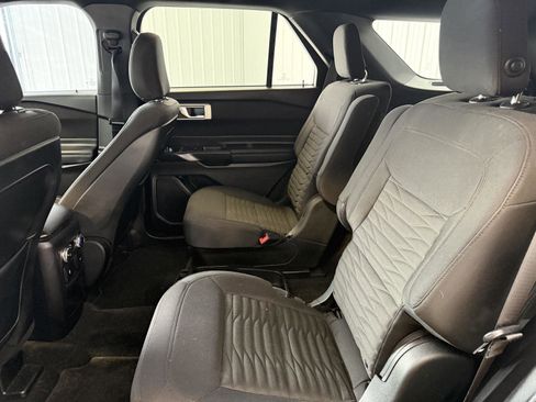 Used 2020 Ford Explorer XLT image 18