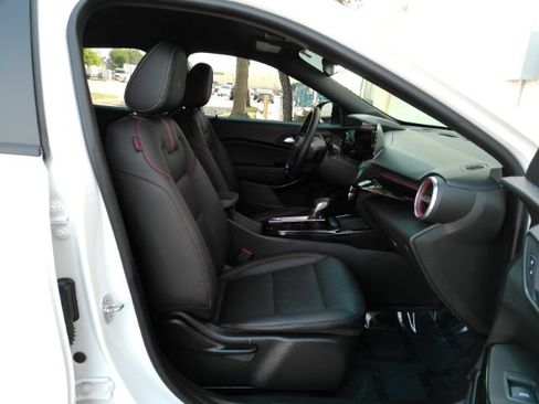 Used 2024 Chevrolet Trax RS image 19