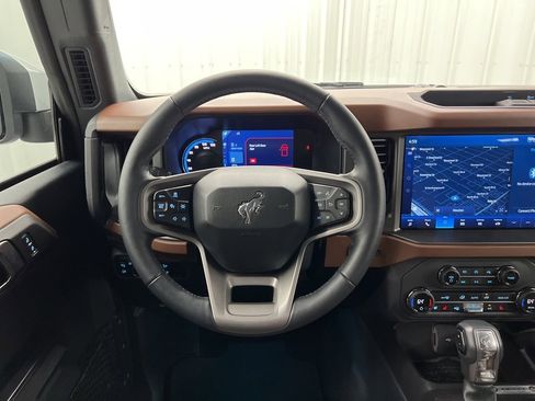 Used 2024 Ford Bronco Outer Banks image 15