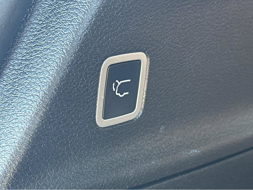 Used 2023 Chrysler Pacifica Pinnacle FWD image 39
