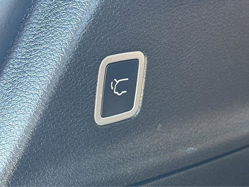 Used 2023 Chrysler Pacifica Pinnacle FWD image 39