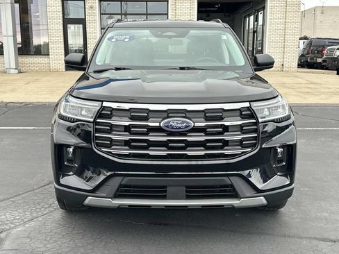 Used 2025 Ford Explorer Active w/ Active Comfort Package AWD/4WD image 3
