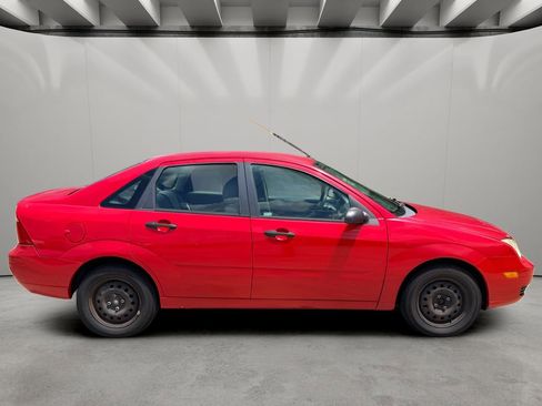 Used 2006 Ford Focus ZX4 Sedan FWD image 5