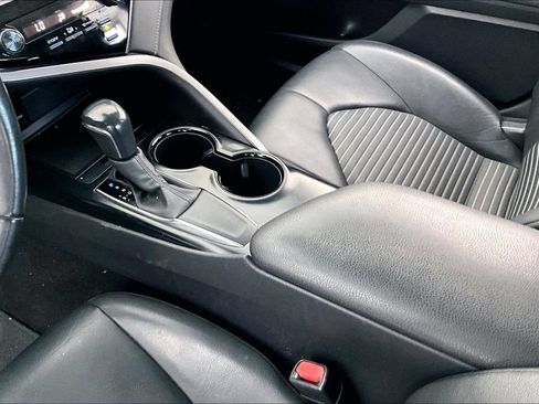 Used 2020 Toyota Camry SE FWD image 16