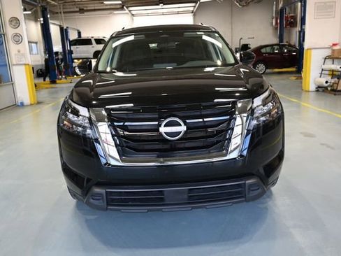 Used 2025 Nissan Pathfinder SV image 2