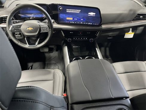 New 2026 Chevrolet Suburban Premier w/ Sun And Tow Package image 23