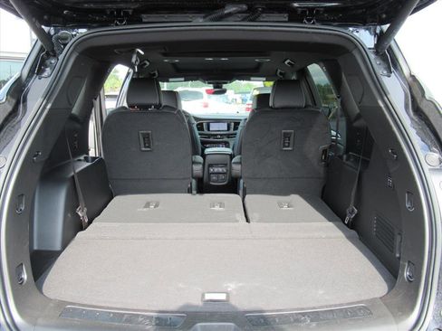 Used 2024 Buick Enclave Avenir w/ Avenir Technology Package image 34