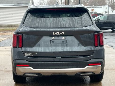 Used 2024 Kia Sorento S image 42
