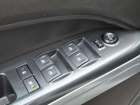 Used 2018 Chevrolet Colorado LT image 14