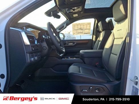 New 2026 GMC Yukon XL Denali w/ Denali Reserve Package image 10