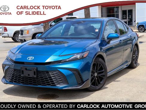 Used 2025 Toyota Camry SE FWD image 1