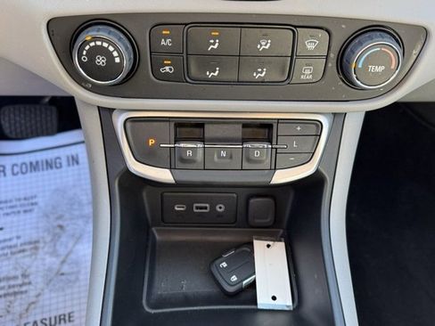 Used 2024 GMC Terrain SLE w/ Fleet Convenience Package image 19