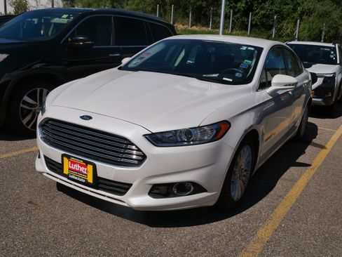 Used 2016 Ford Fusion SE w/ Equipment Group 502A FWD image 3