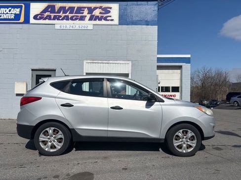 Used 2010 Hyundai Tucson GLS image 6