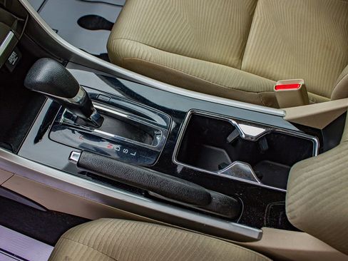 Used 2016 Honda Accord LX image 29