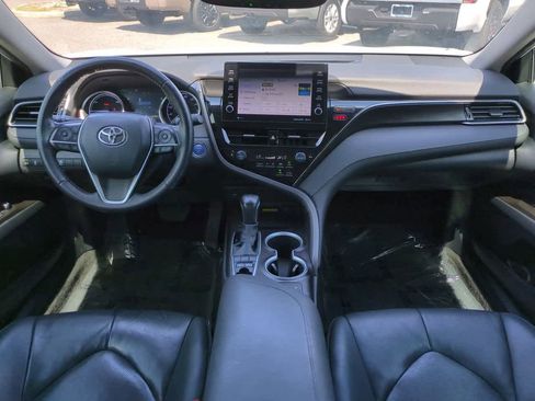 Used 2022 Toyota Camry XLE FWD image 13