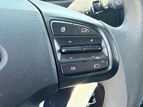 Used 2023 Hyundai Venue SE FWD image 23