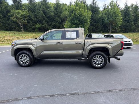 Certified 2025 Toyota Tacoma Limited AWD/4WD image 7