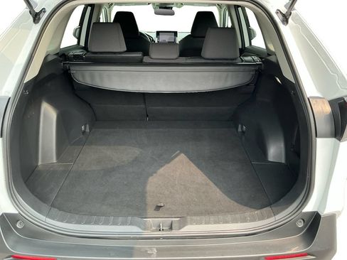 Used 2025 Toyota RAV4 XLE AWD/4WD image 9