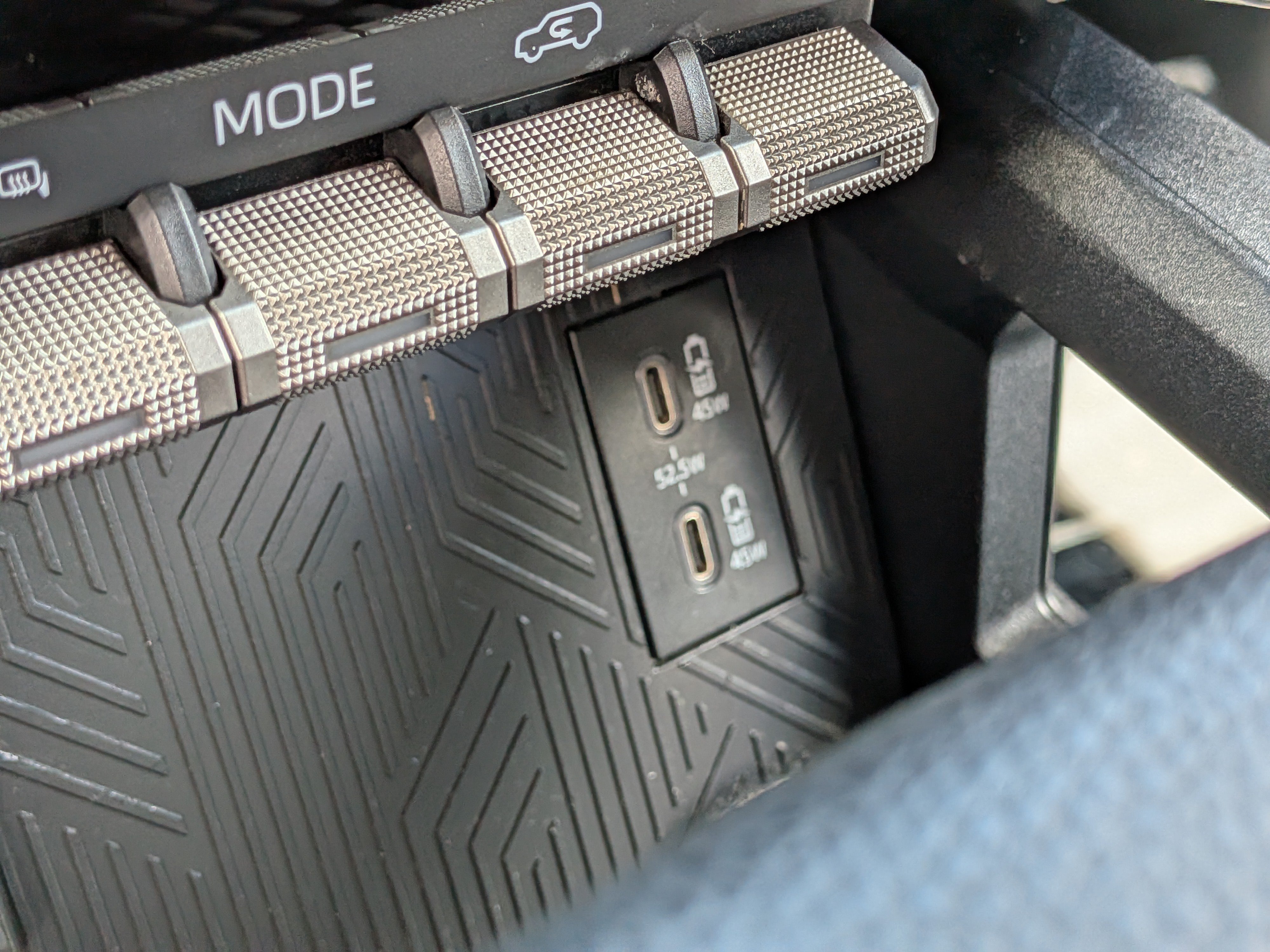 Used 2025 Toyota 4Runner SR5 AWD/4WD image 30