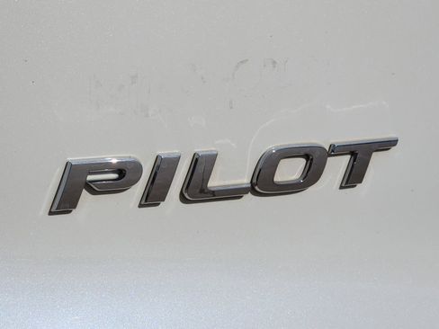 Used 2016 Honda Pilot Touring image 12