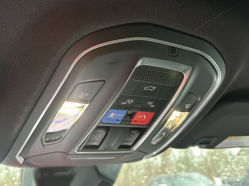 New 2026 Jeep Grand Cherokee Altitude image 9