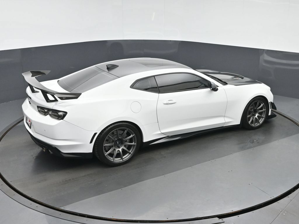 Used 2019 Chevrolet Camaro ZL1 RWD image 33
