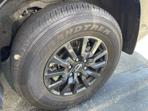 Used 2025 Nissan Armada SV AWD/4WD image 3