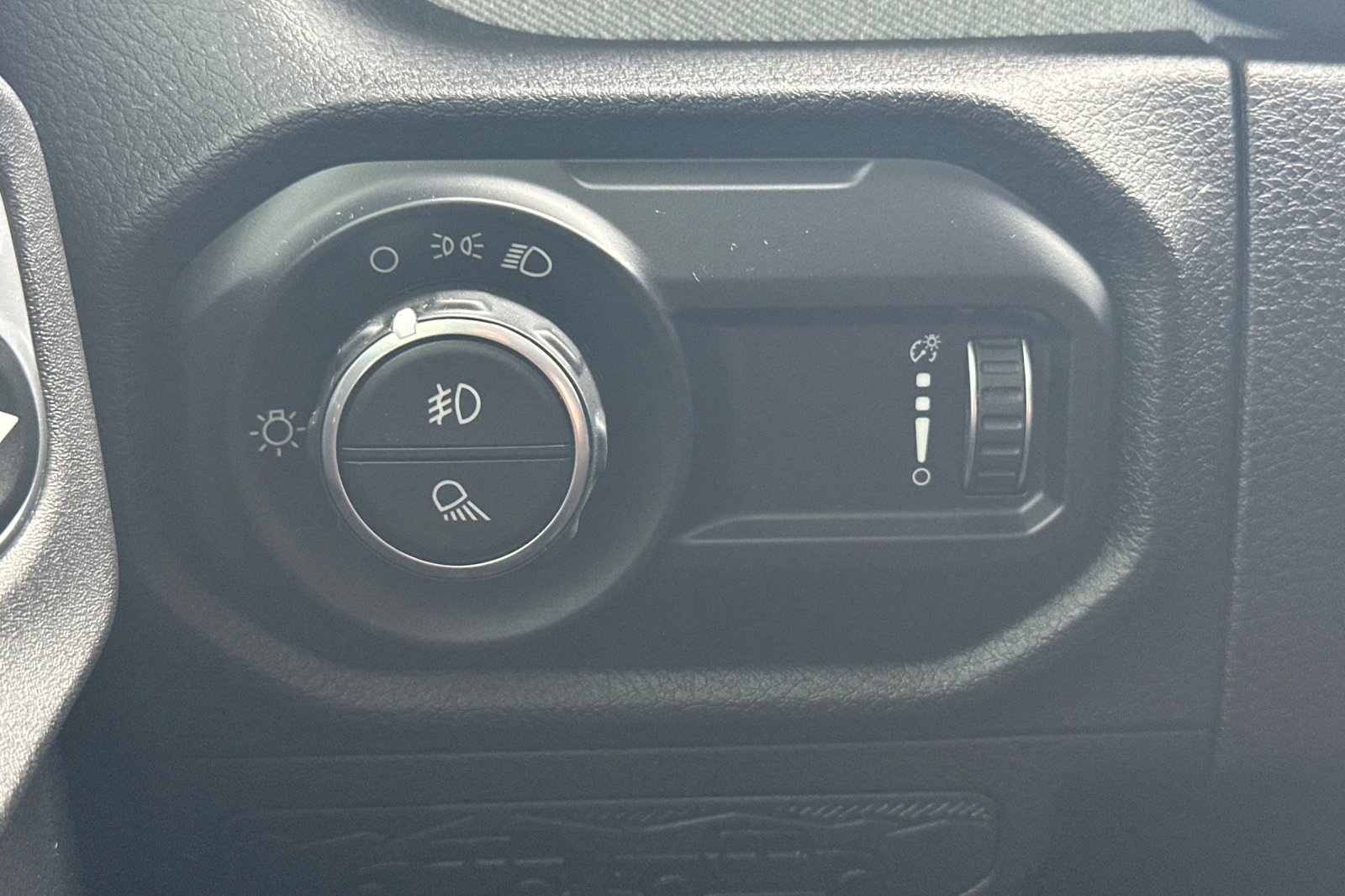 Used 2025 Jeep Gladiator Sport AWD/4WD image 32