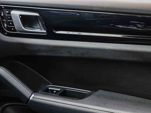 Used 2021 Porsche Cayenne S image 15