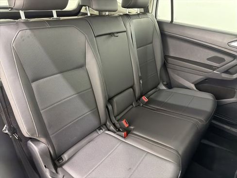 Used 2018 Volkswagen Tiguan SEL w/ 3rd Row Seat Package AWD/4WD image 22