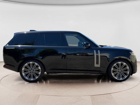 Used 2024 Land Rover Range Rover SE AWD/4WD image 6